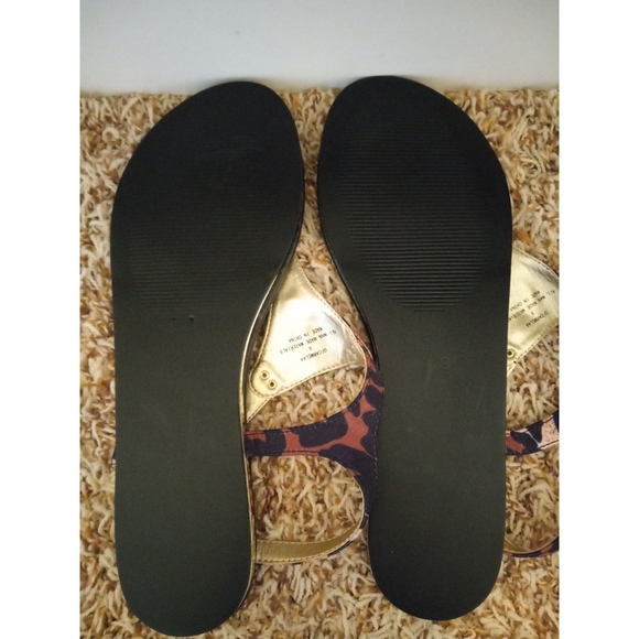 Guess Factory Carmela Leopard T-Strap Sandals - Picture 3 of 3